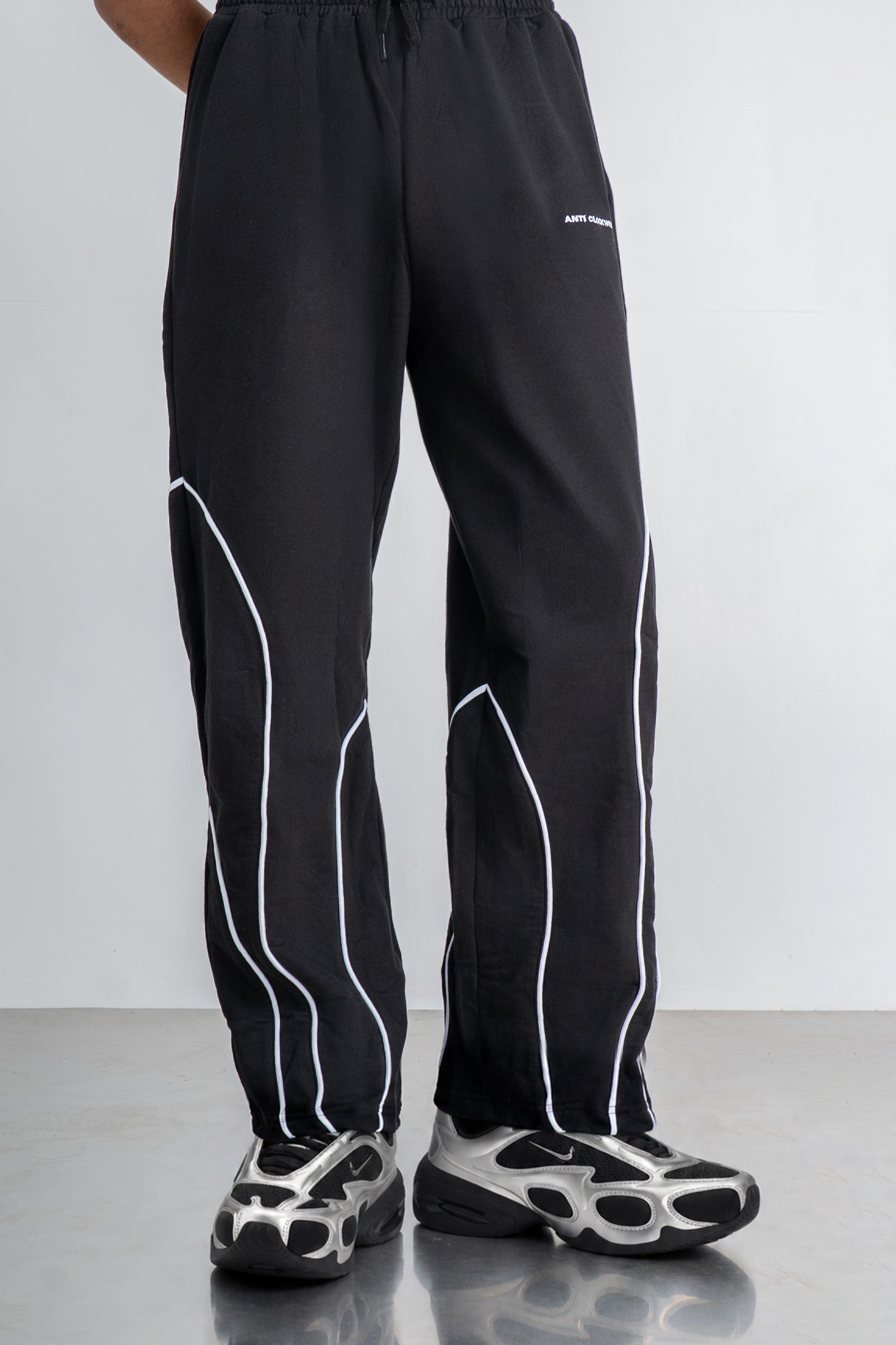 Spiral Piping Black Sweatpant