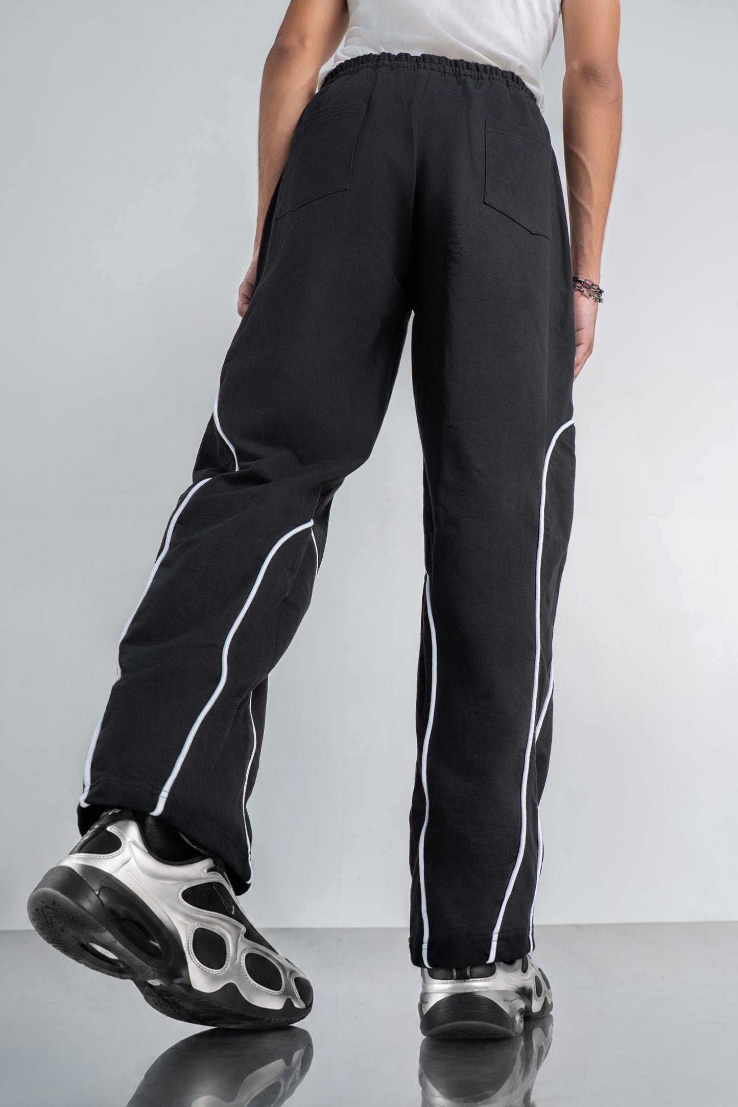 Spiral Piping Black Sweatpant