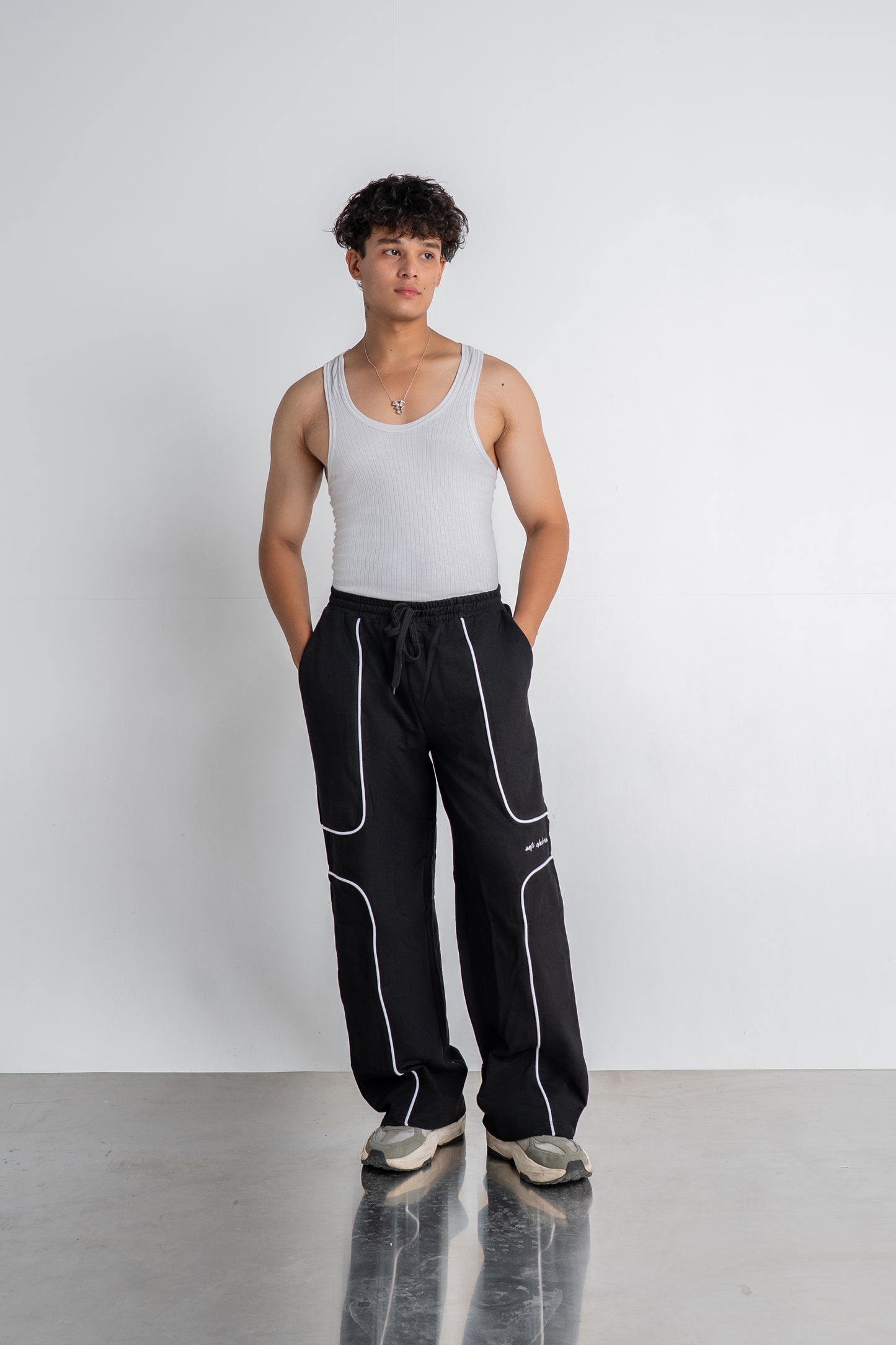 Square Piping Black Sweatpant