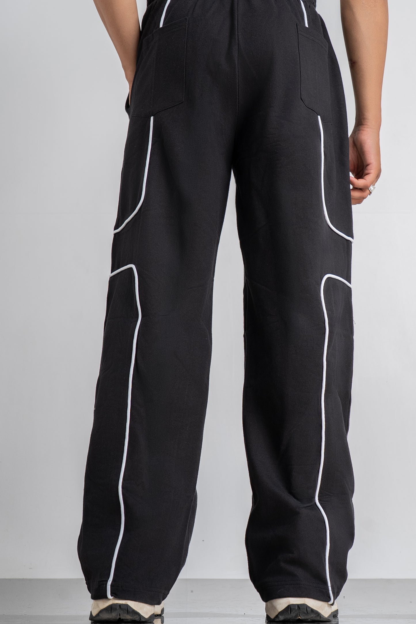 Square Piping Black Sweatpant