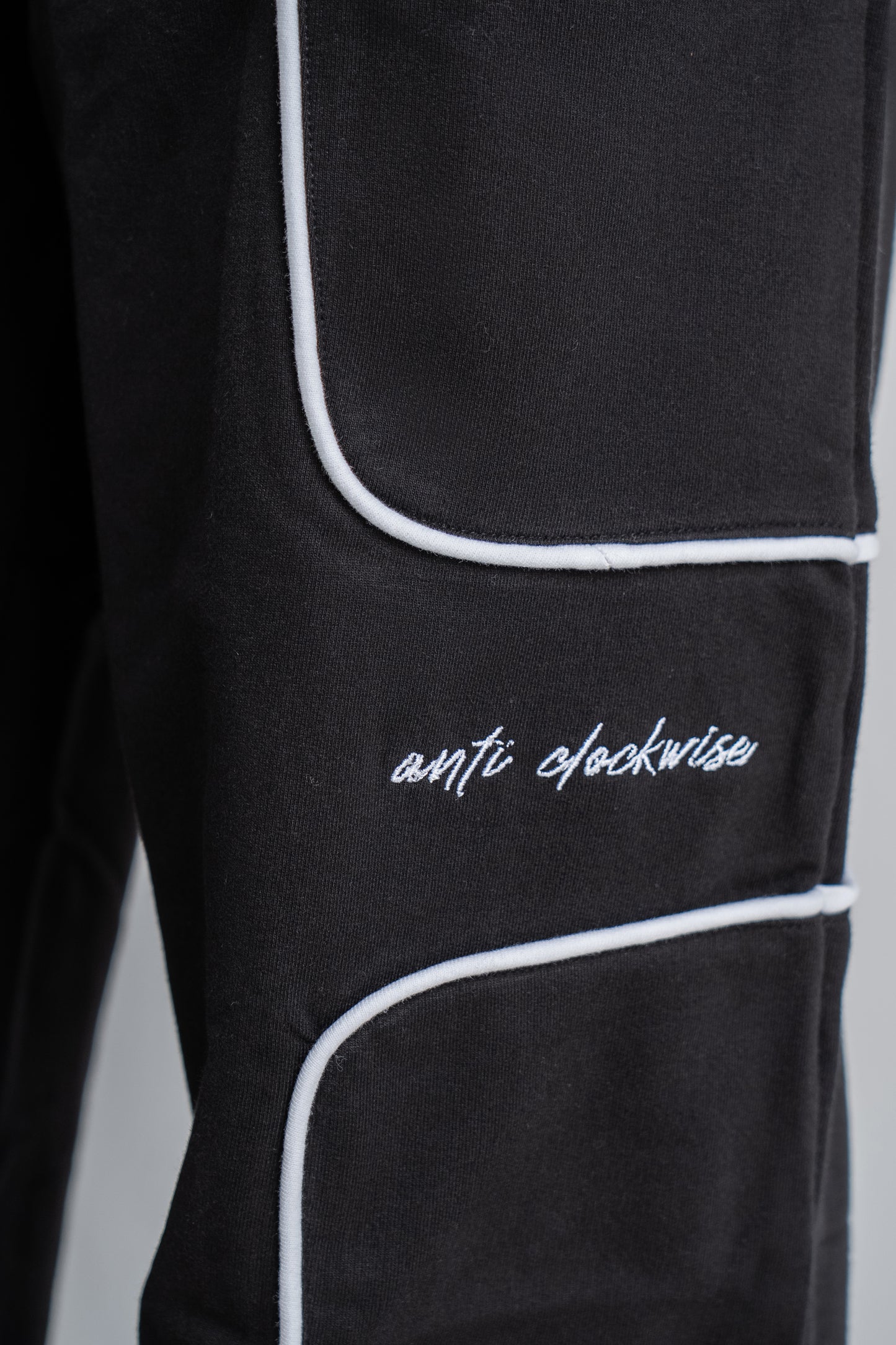 Square Piping Black Sweatpant