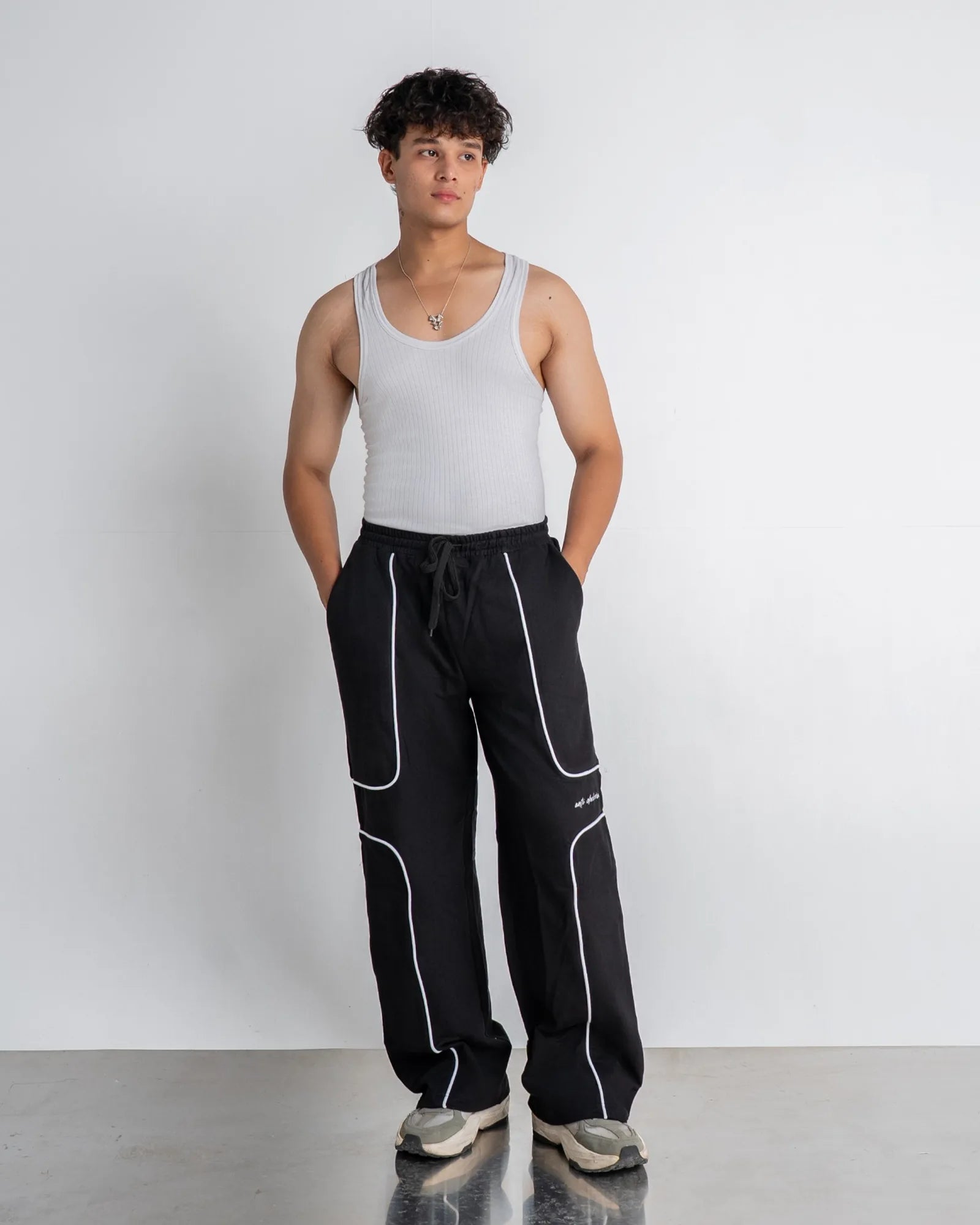 Square Piping Black Sweatpant