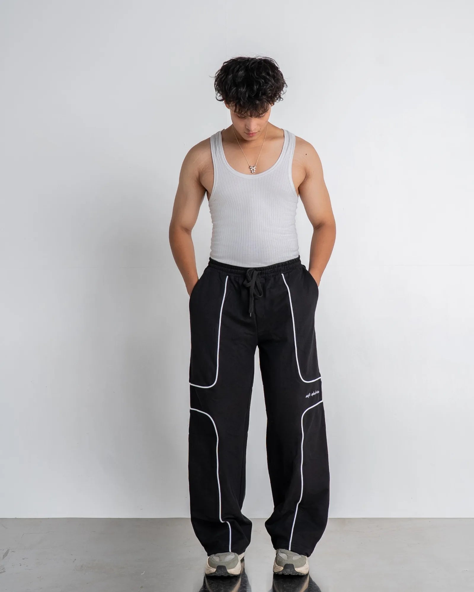 Square Piping Black Sweatpant