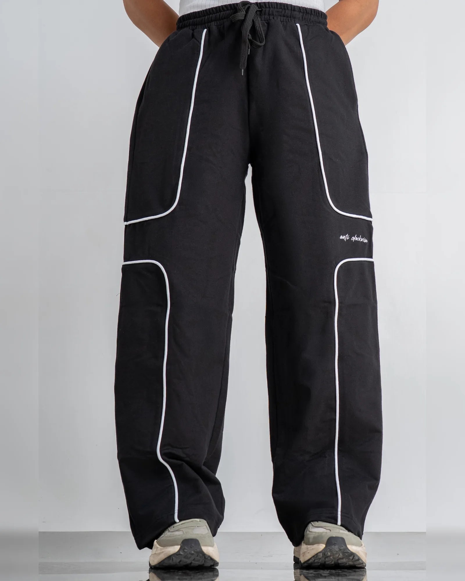 Square Piping Black Sweatpant